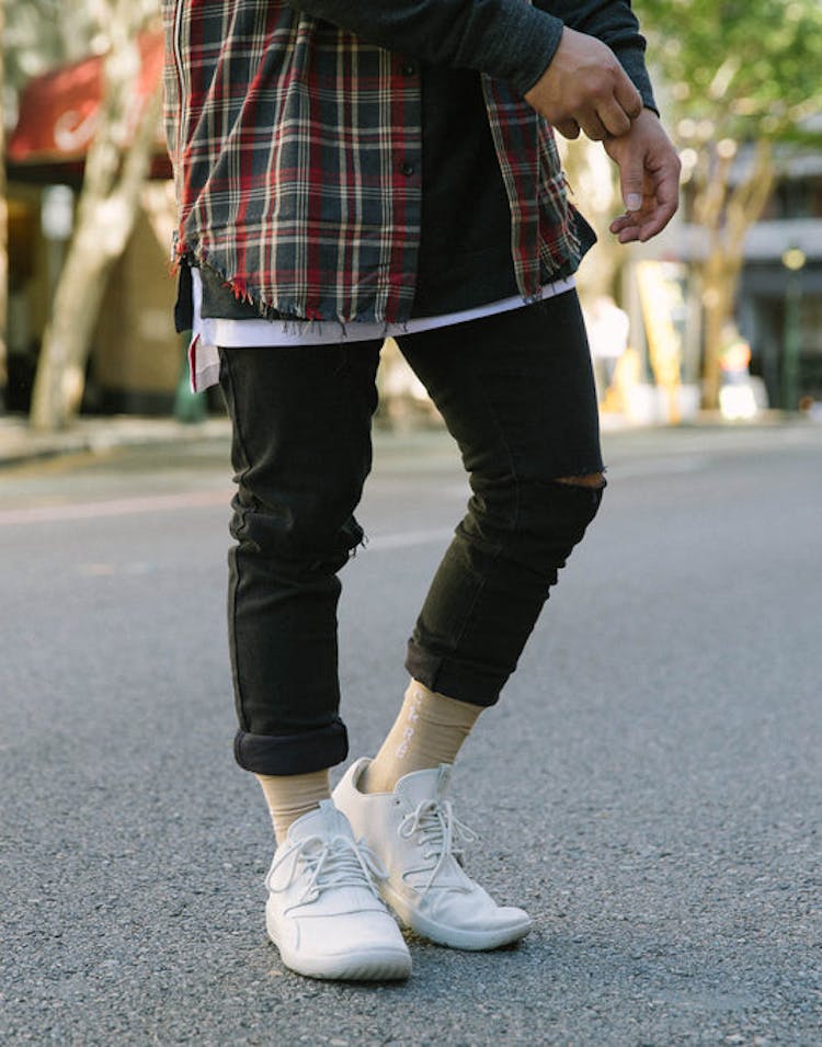 Courant Distress Knee Jean Black