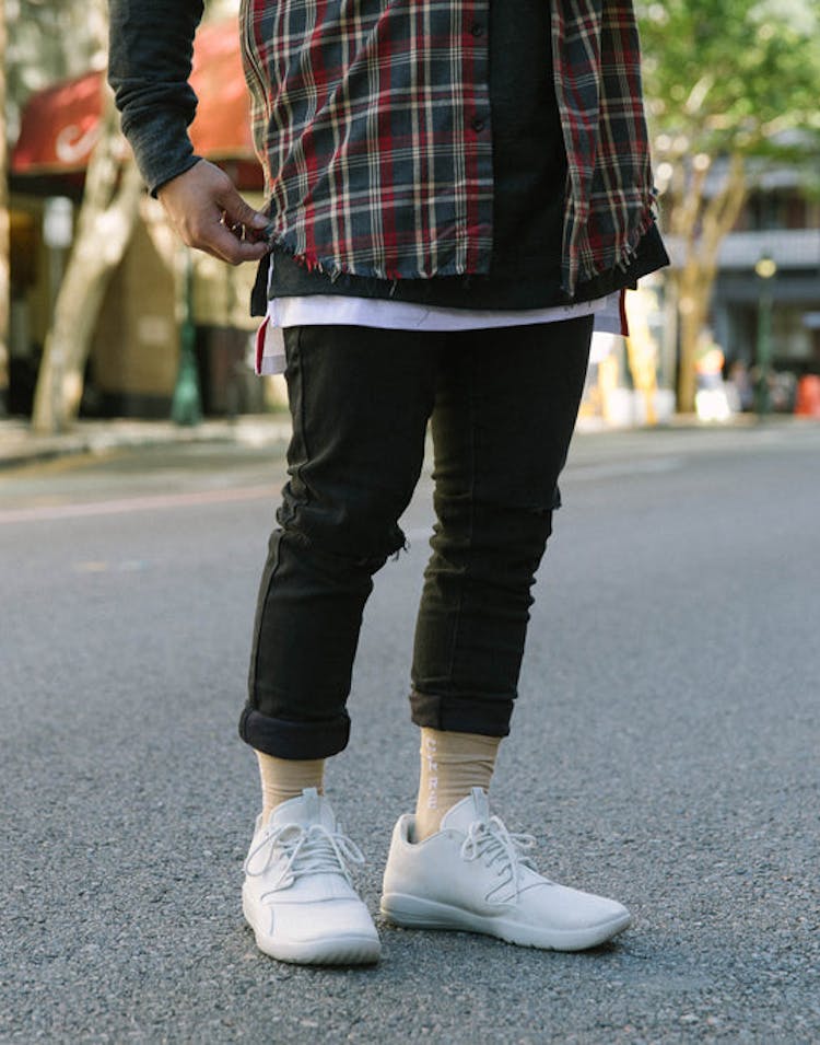 Courant Distress Knee Jean Black