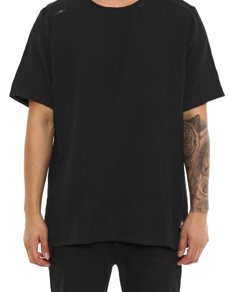 Shaun Johnson The Structured Tee Black