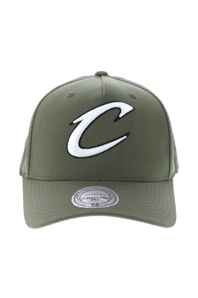 Mitchell & Ness Cleveland Cavaliers 110 Pinch Snapback Olive