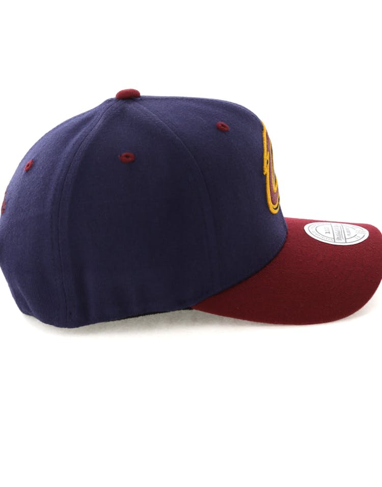 Mitchell & Ness Cleveland Cavaliers Team Logo 2 Tone 110 Snapback Navy/Burgundy