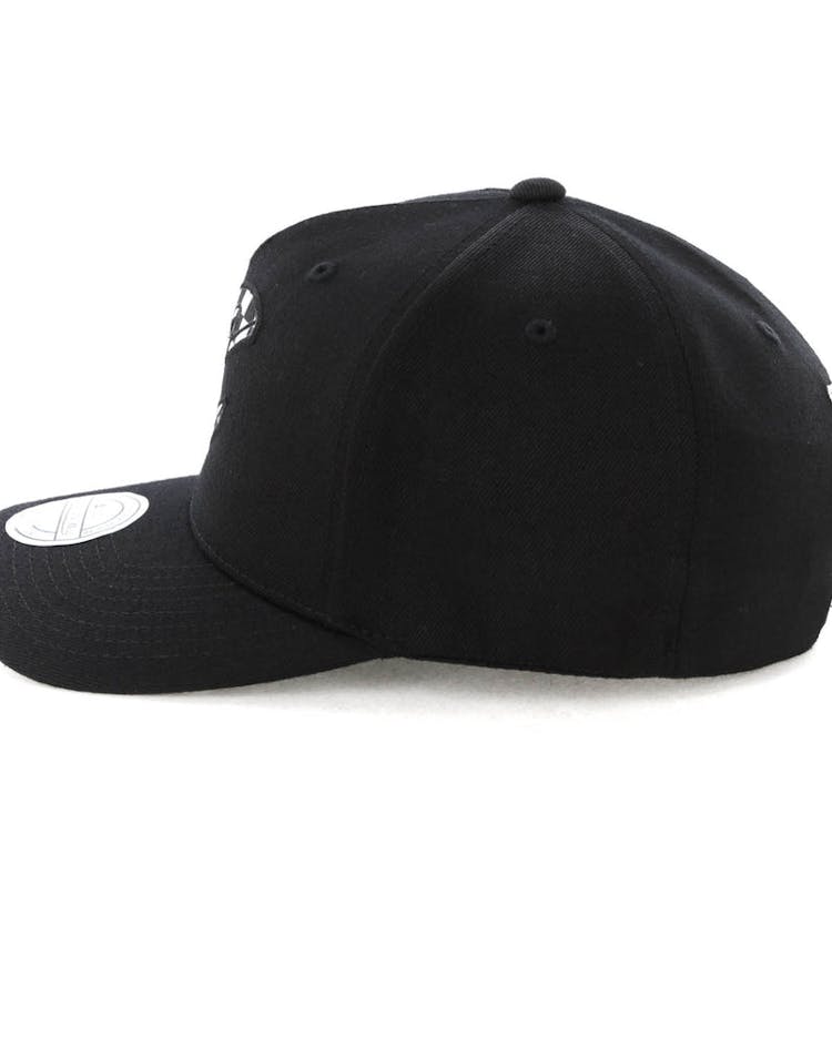 Mitchell & Ness Cleveland Cavaliers Checkerboard 110 Pinch Snapback Black