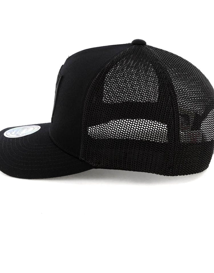 Mitchell & Ness Raiders 110 Snapback Trucker Black/Black