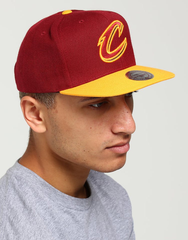 Mitchell & Ness Cleveland Cavaliers Satin Fused Snapback Burgundy/Yellow