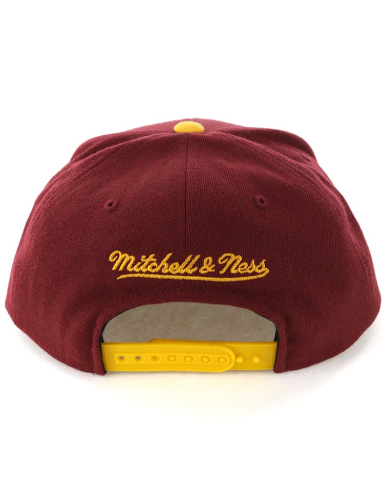 Mitchell & Ness Cleveland Cavaliers Satin Fused Snapback Burgundy/Yellow