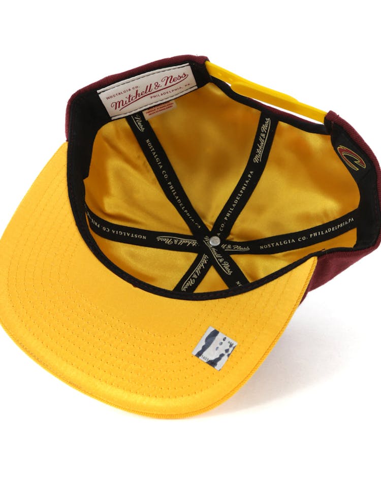 Mitchell & Ness Cleveland Cavaliers Satin Fused Snapback Burgundy/Yellow