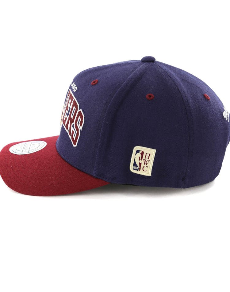 Mitchell & Ness Cleveland Cavaliers HWC Arch 110 Snapback Navy/Maroon
