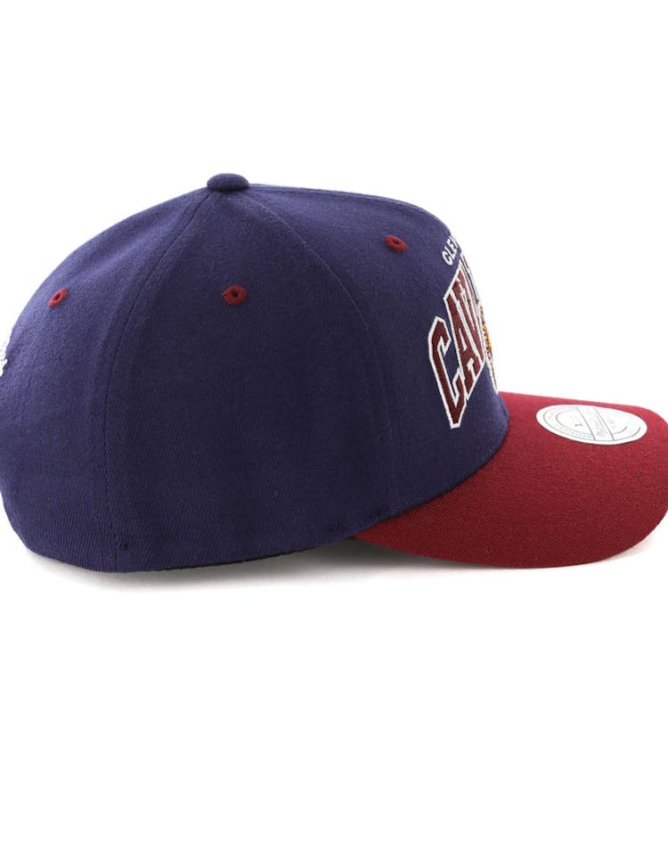 Mitchell & Ness Cleveland Cavaliers HWC Arch 110 Snapback Navy/Maroon