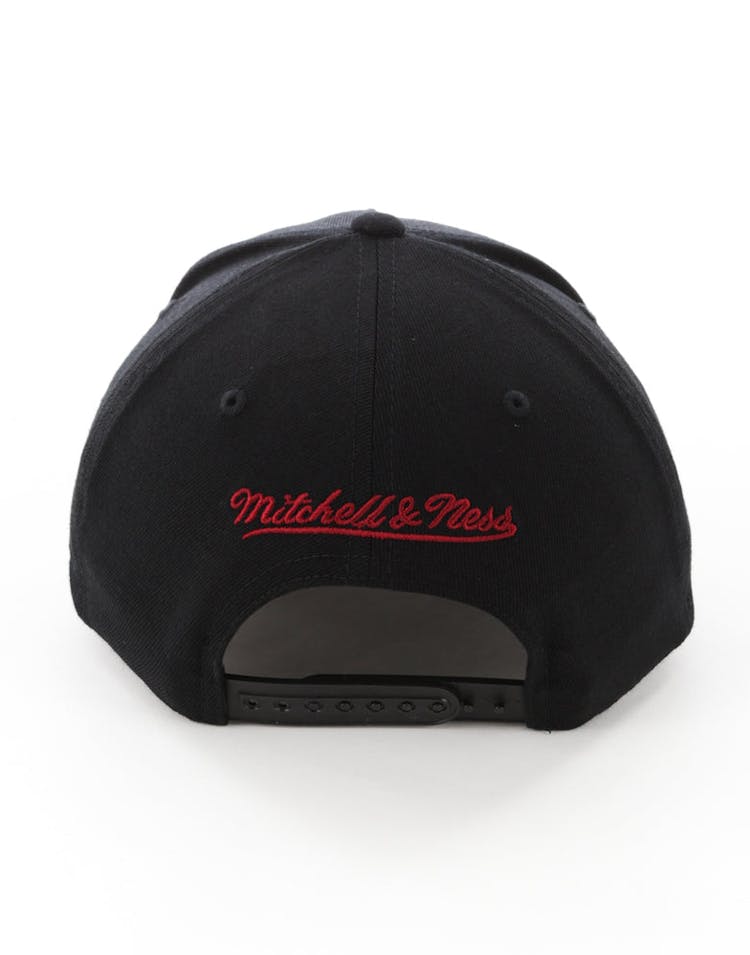Mitchell & Ness Cleveland Cavaliers Full Court Logo 110 Flex Snapback Black