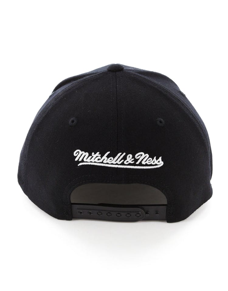 Mitchell & Ness Cleveland Cavaliers 110 Flex Snapback Black Marble