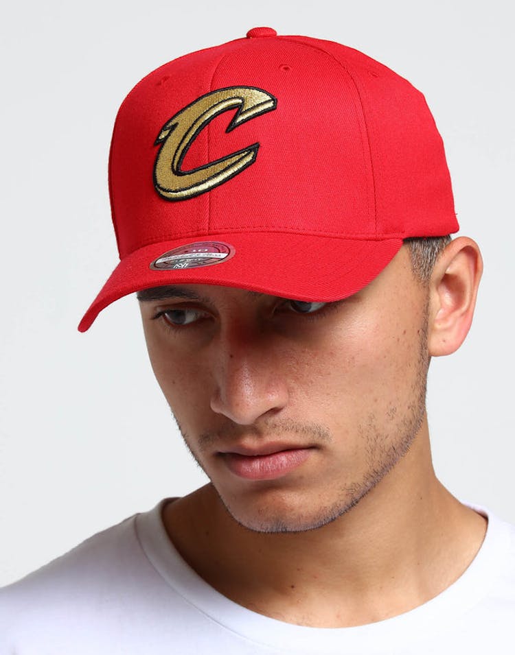 Mitchell & Ness Cleveland Cavaliers 110 Snapback Red/Gold