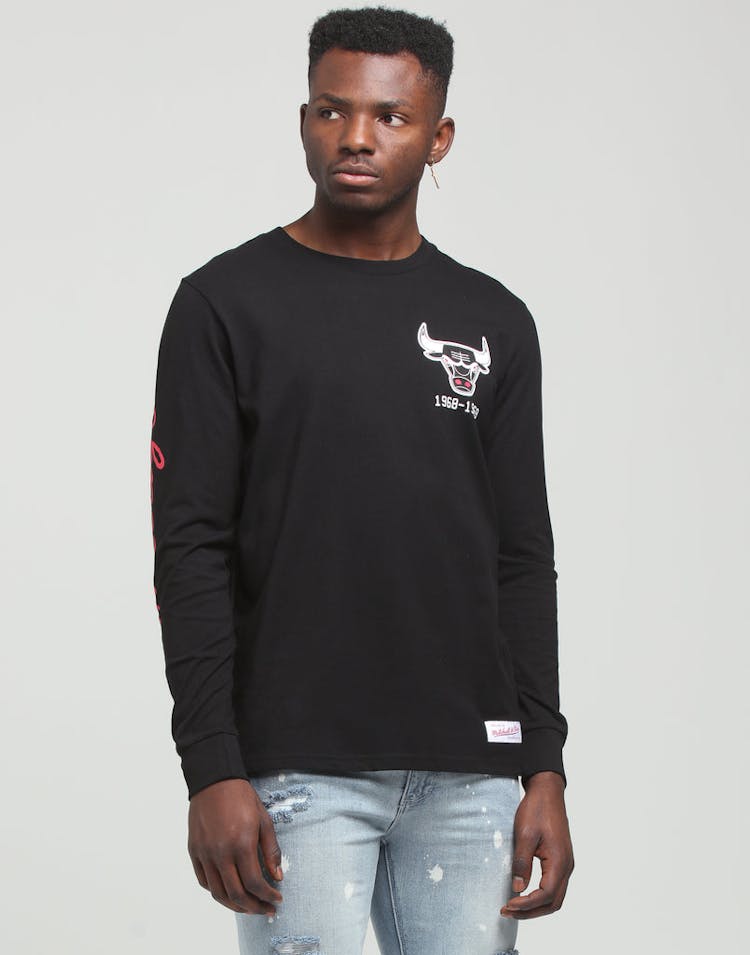 Mitchell & Ness Chicago Bulls Wordmark LS Tee Black