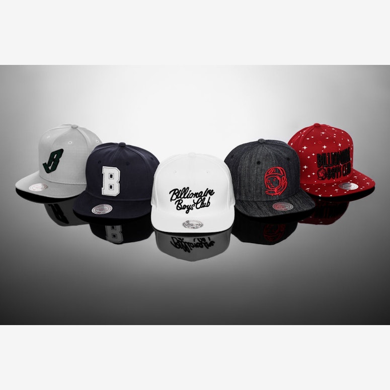 Chenile Script Logo Snapback White/black