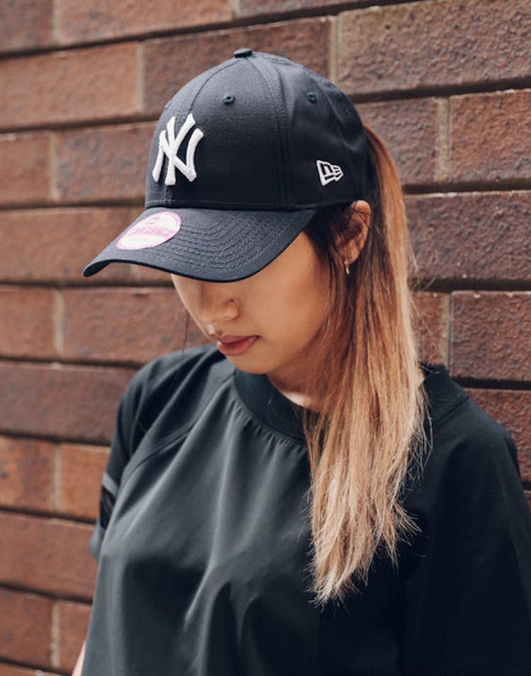 New Era Women's Yankees 9FORTY Strapback Navy/white
