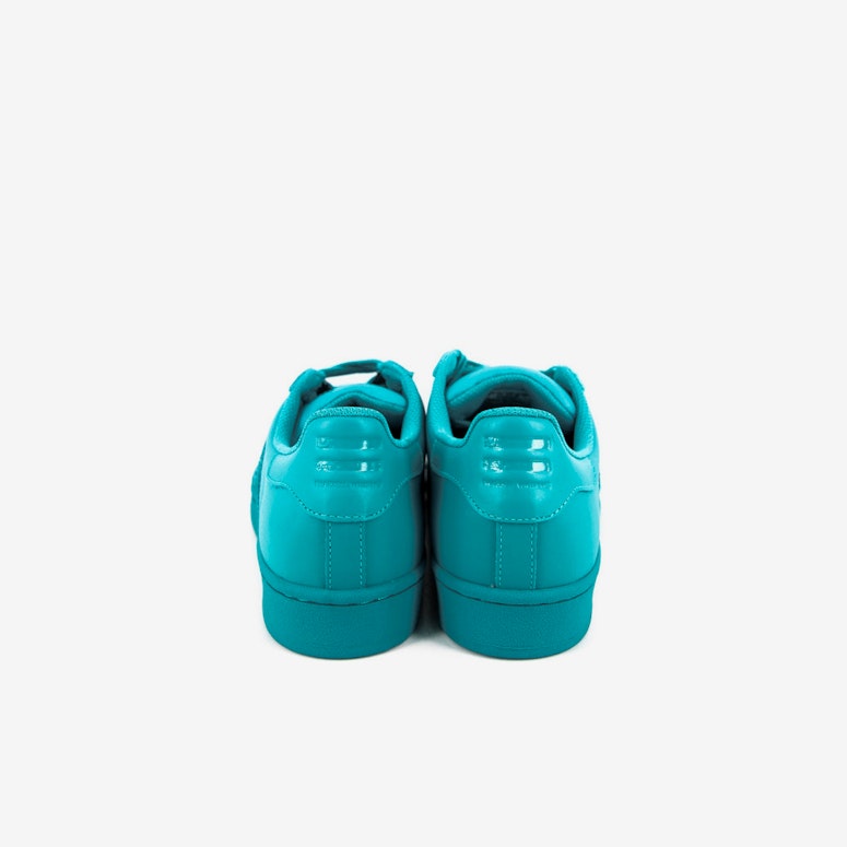 Superstar Pharrell Teal