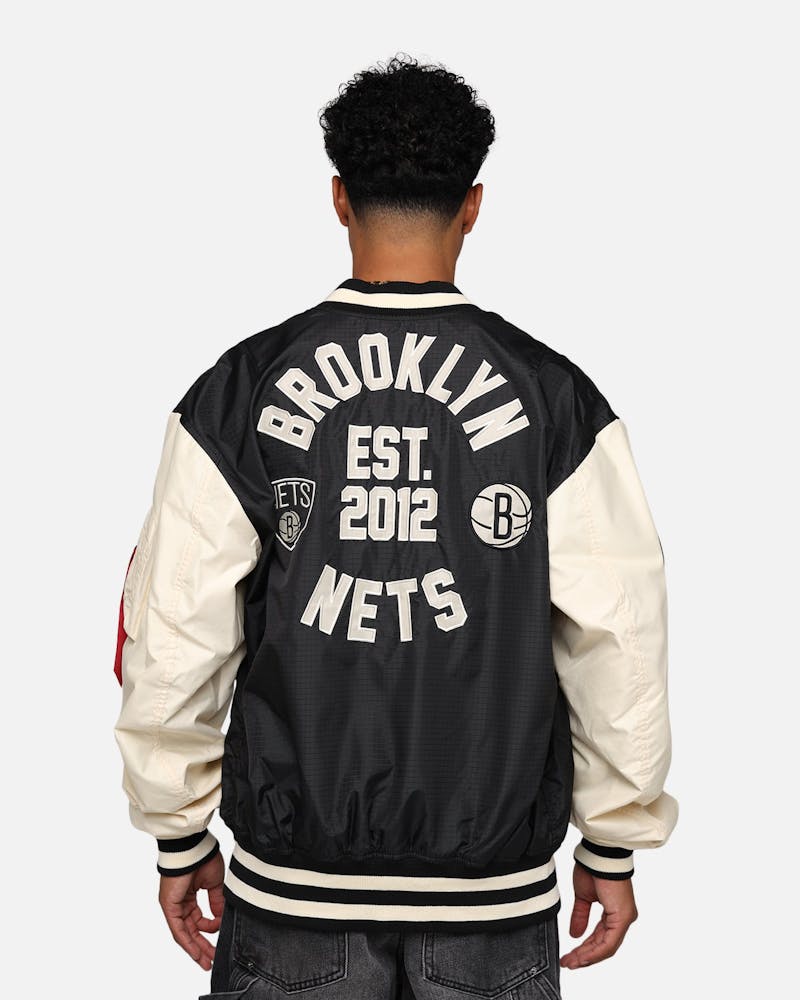 New Era X Alpha Industries Brooklyn Nets L-2B Bomber Jacket Black thumbnail - 4