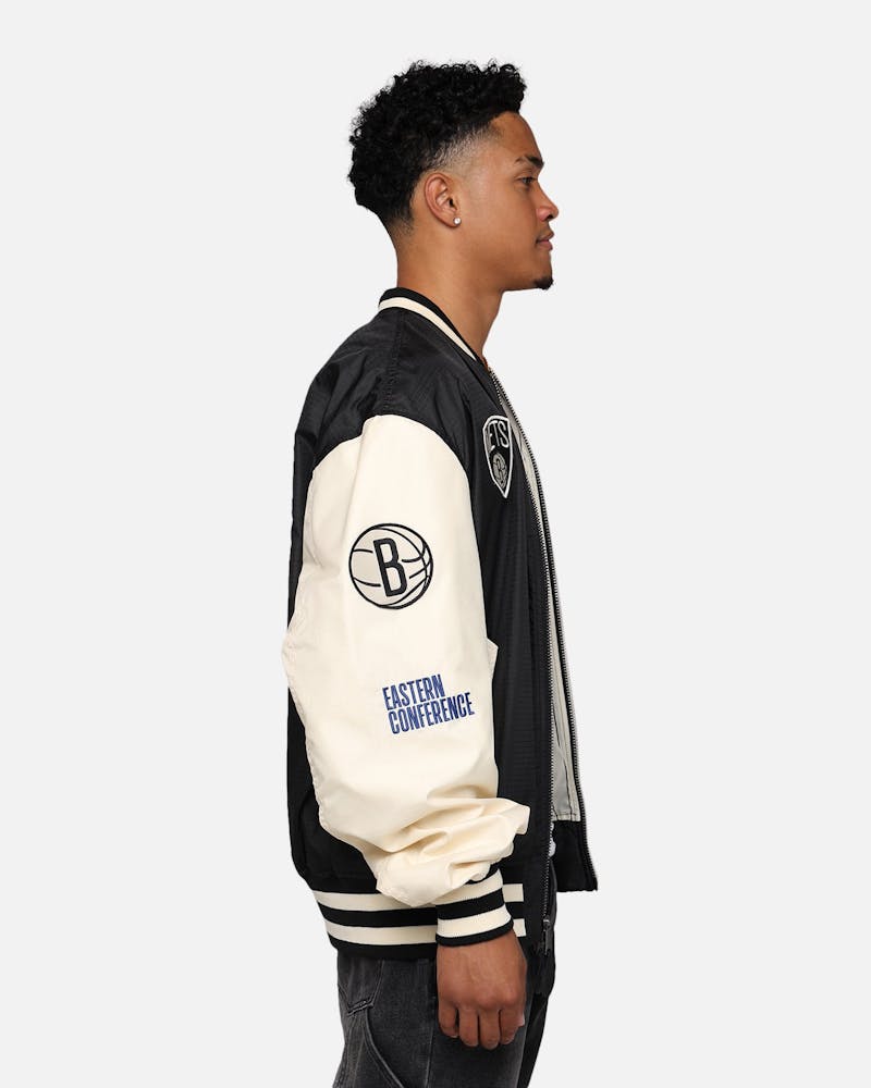 New Era X Alpha Industries Brooklyn Nets L-2B Bomber Jacket Black thumbnail - 5