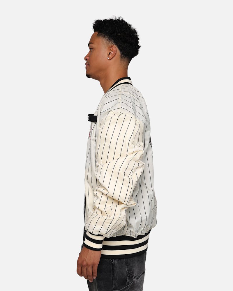 New Era X Alpha Industries Brooklyn Nets L-2B Bomber Jacket Black thumbnail - 17