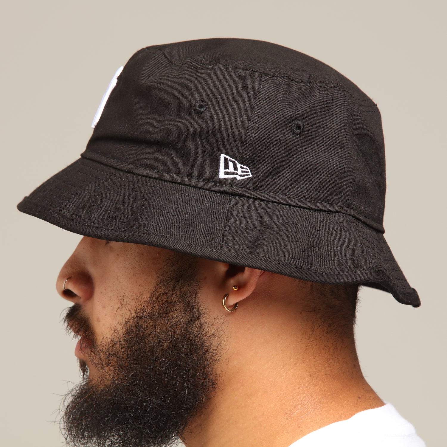 new era essential bucket hat