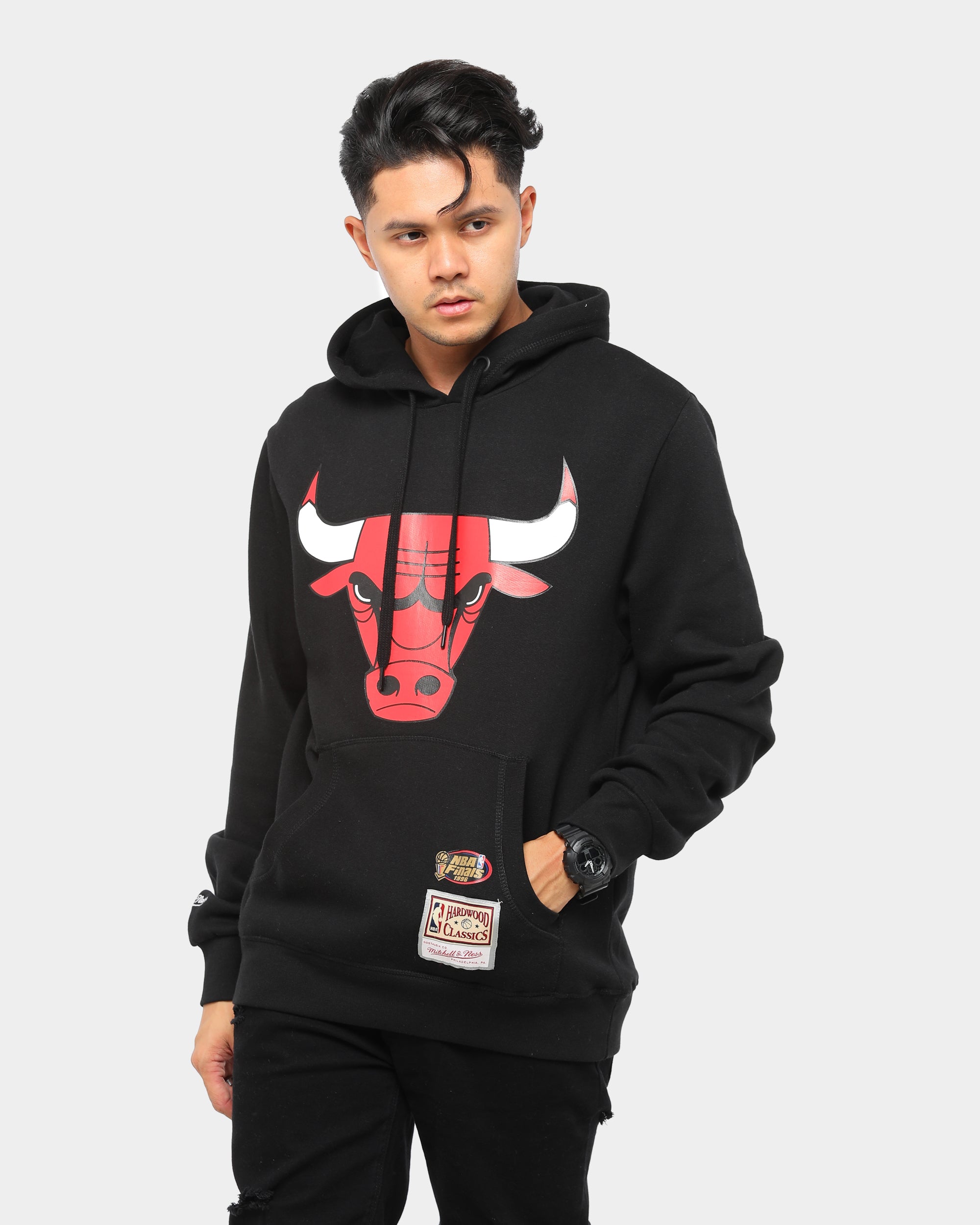 mitchell and ness bulls hoodie