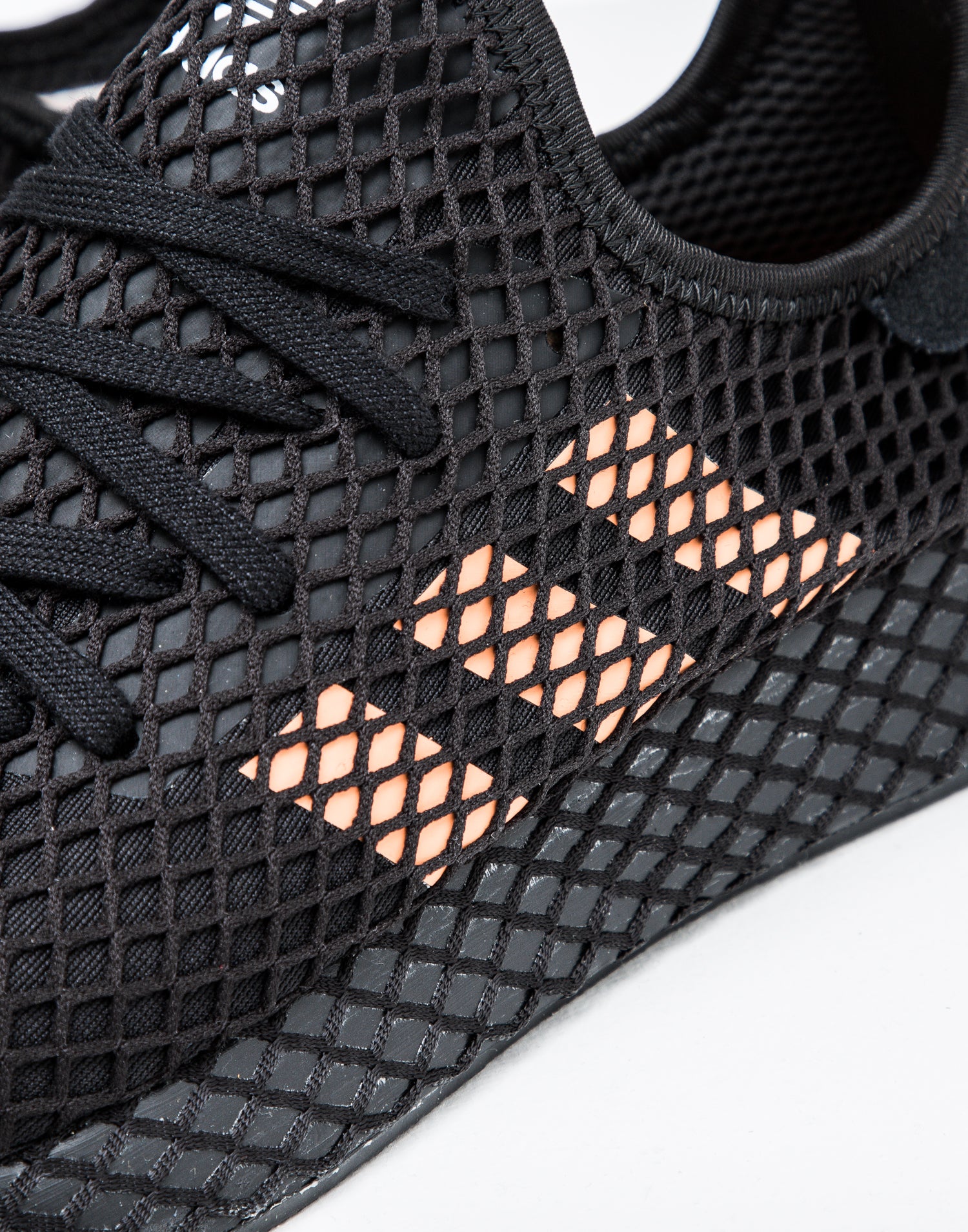 deerupt black orange