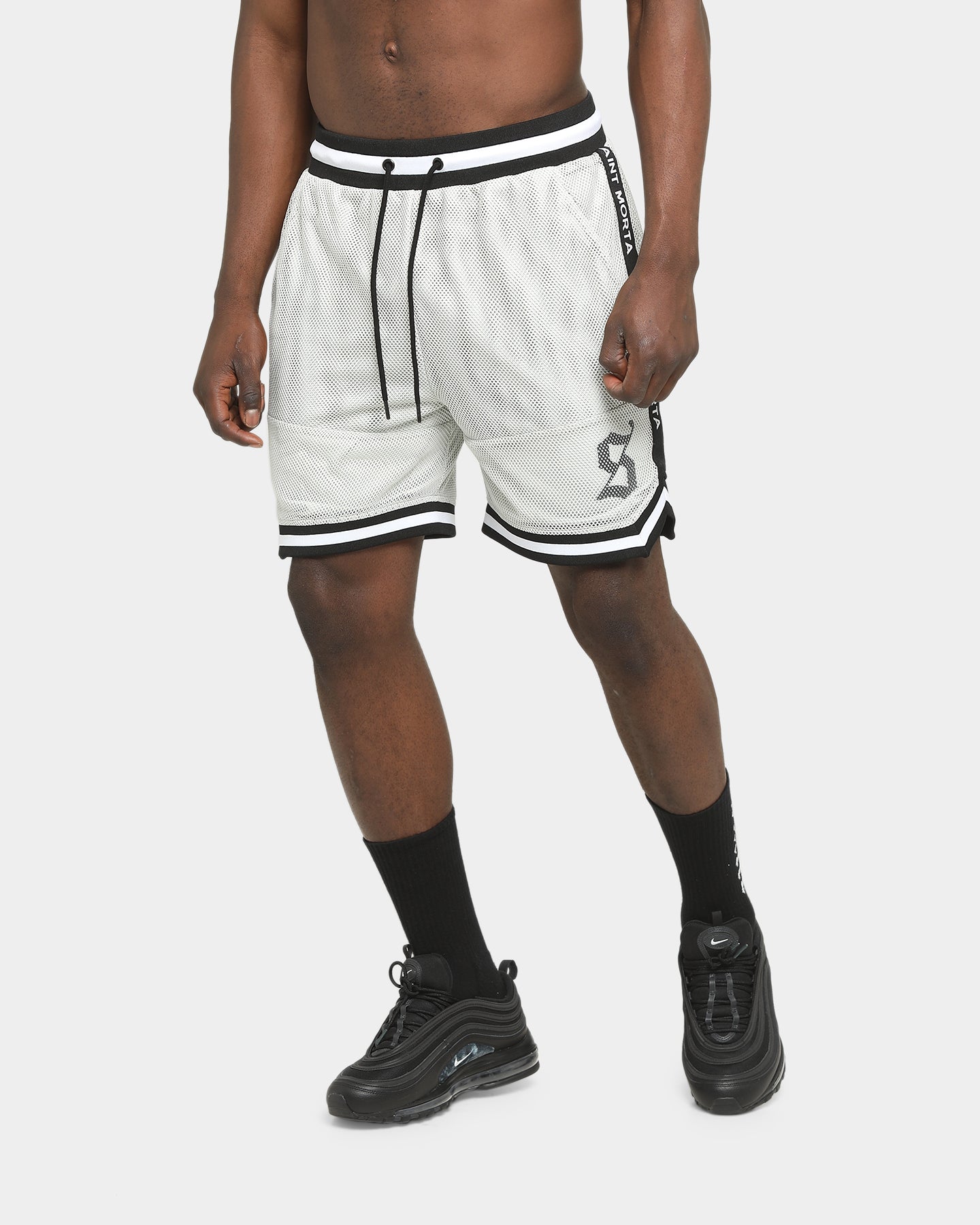 nike essentials shorts in light grey