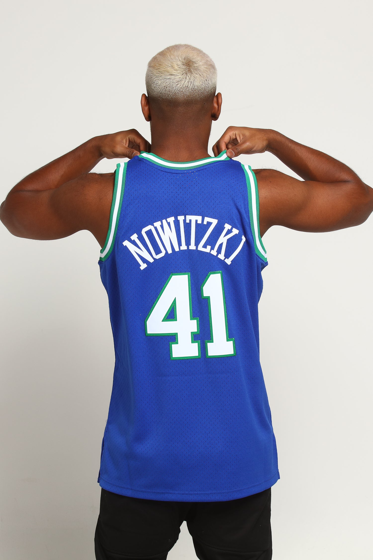 dirk nowitzki jersey mitchell and ness