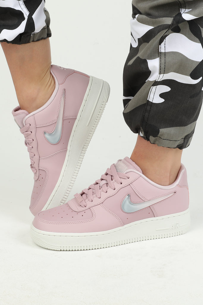 Nike Women's Air Force 1 '07 SE Premium Off Plum ChalkObsidian Nike Women's Air Force 1 '07 SE Premium Off Plum ChalkObsidian
